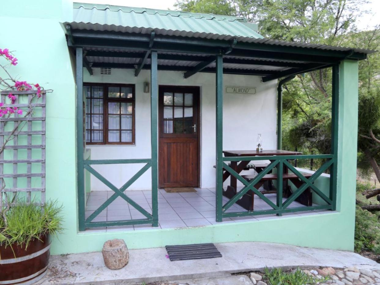 Rainbow Glen Self Catering Chalets مونتاغو الغرفة الصورة